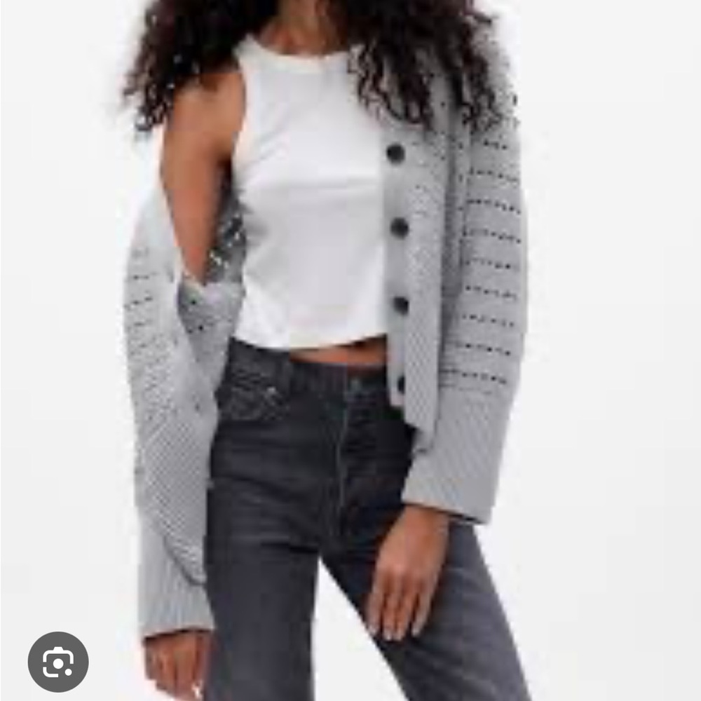 🌸 Gap Split-Hem Crochet Cardigan - Picture 3 of 3